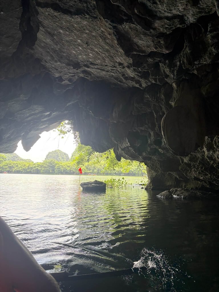 cave on trang an boat trip