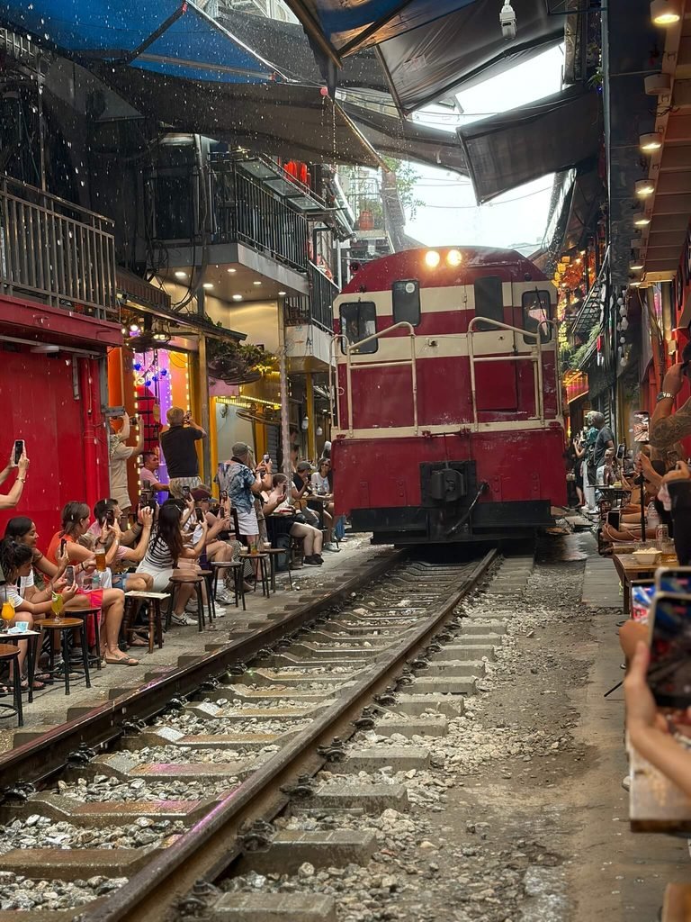 train coming into train street