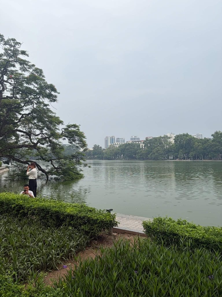 hoan kiem lake